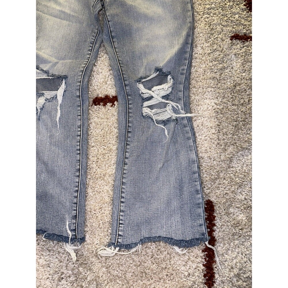 Daze Woman’s Jeans Size 32 Distressed Flare